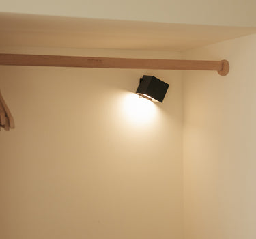 BOX 8 Vierkante draadloze wandlamp voor binnen