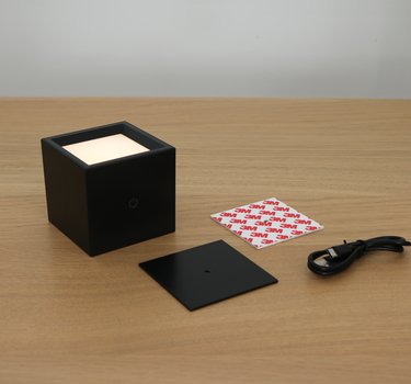 BOX 8 Vierkante draadloze wandlamp voor binnen