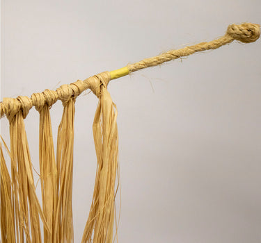 Decoratieve slinger van natuurlijke raffia franjes