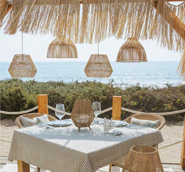 Decoratieve slinger van natuurlijke raffia franjes