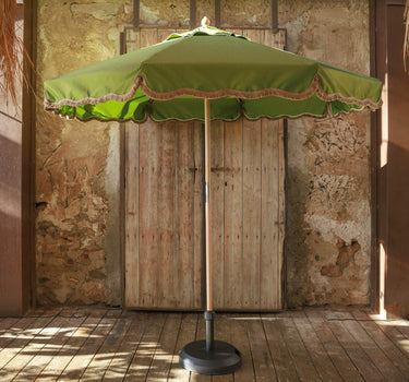 Vintage groene parasol met franjes TULUM ø230