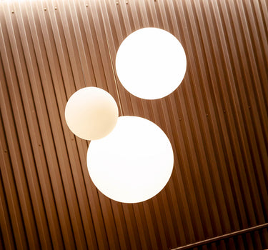 BOLVORMIGE HANGLAMP MET PLANETKABEL